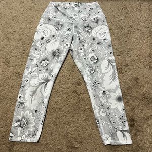 Women’s large capri leggings from Evolution & Creation with white & grey design.